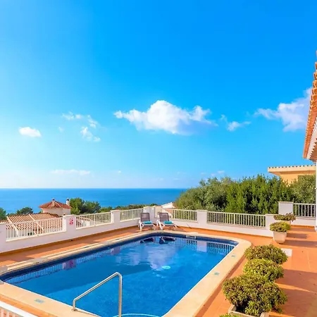 Villa Sleeps 8 With Pool And Air Con *