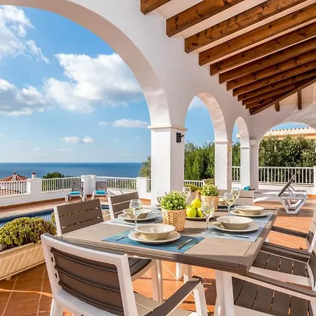 Sleeps 8 With Pool And Air Con