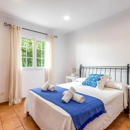 Sleeps 8 With Pool And Air Con * Santo Tomás