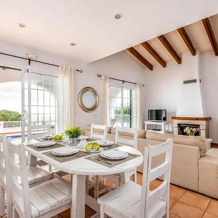 Sleeps 8 With Pool And Air Con *