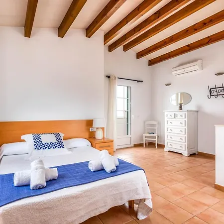 Sleeps 8 With Pool And Air Con